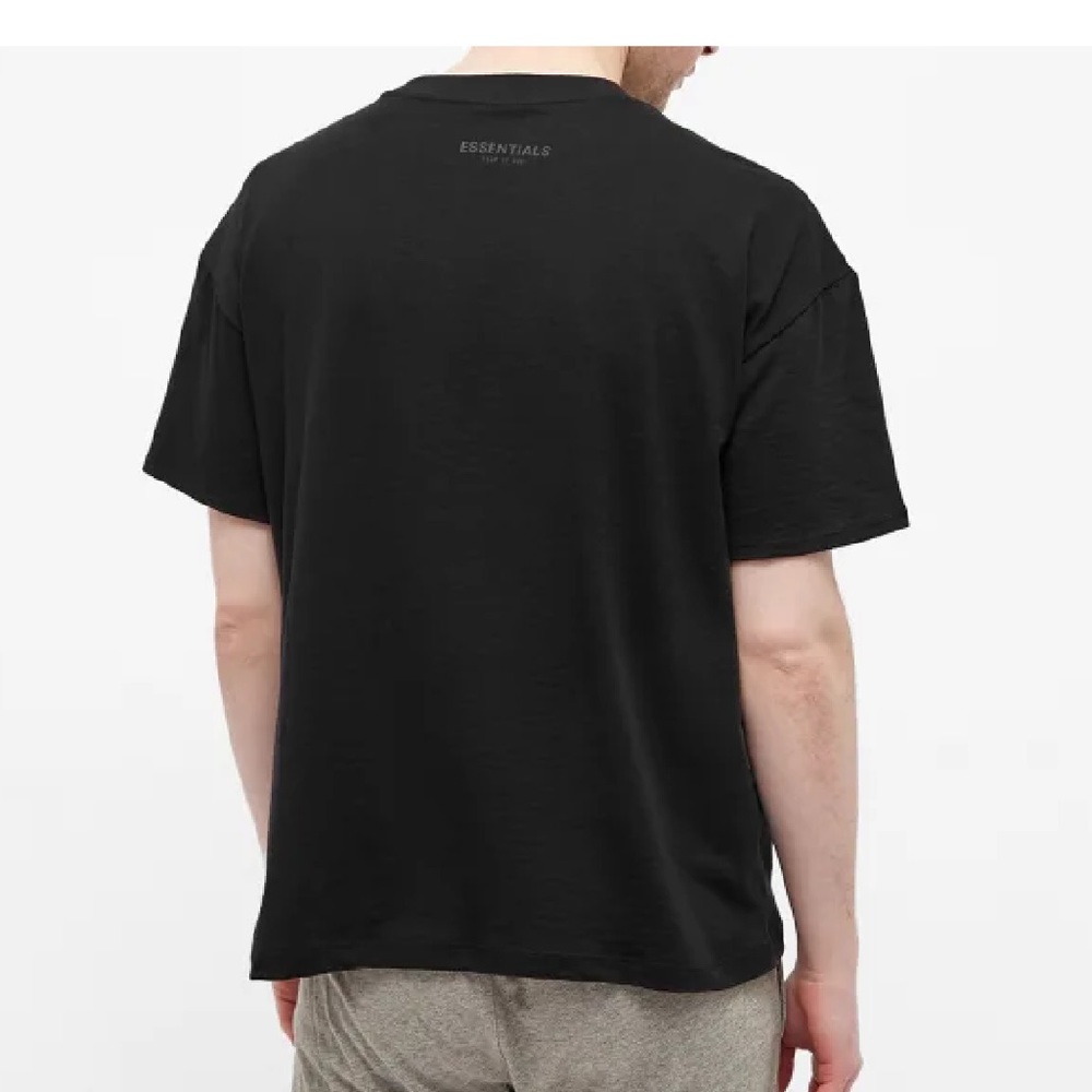 Fear of god essentials t shirt black new and unworn with tags 100% authentic